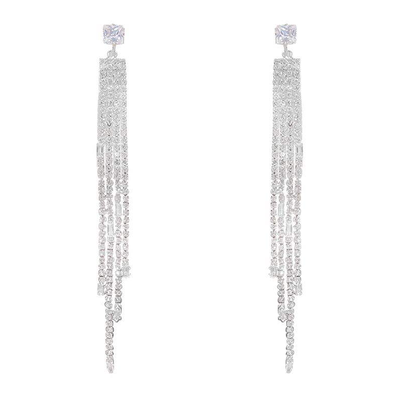 Fashionable and versatile geometric tassel earrings, with a light luxury and high-end feel, exude a refined and elegant temperament. The earrings feature a niche design and are stud earrings for women Item Picture