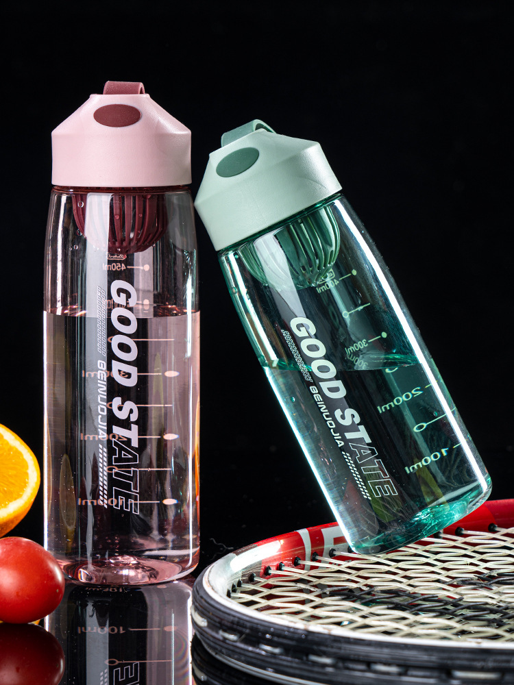 Customized simple and large-capacity sports water bottle, carry a rope fitness water cup in summer, high appearance level plastic cup for students Application Scenario