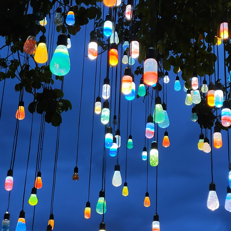 Outdoor seven-color wishing glass lamps, hanging tree chandeliers, tree lighting, park, villa, garden landscape, courtyard decorative lamps details Picture
