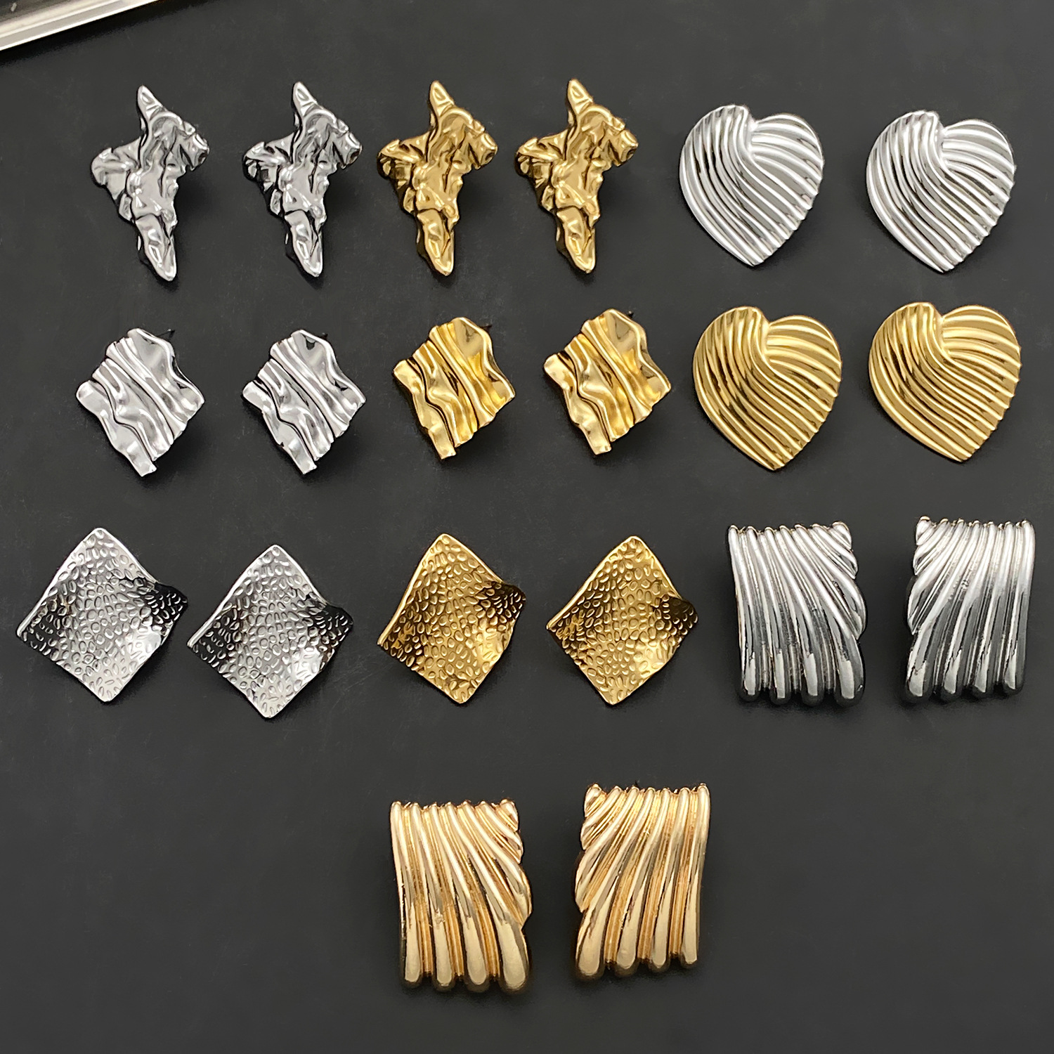 Titanium steel pleated geometric earrings, new cross-border women's irregular round square heart-shaped stud earrings, vintage earrings trend Application Scenario