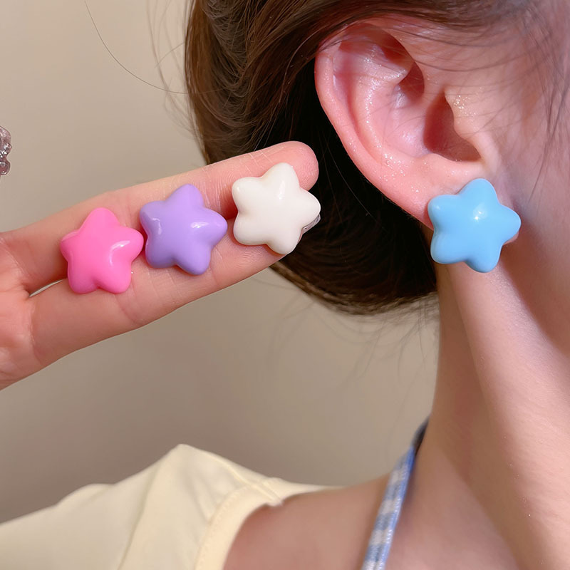 Sweet star-shaped stud earrings for women, elegant and versatile, small and exquisite earrings, a fresh and fashionable niche earpiece from 2025 full figure