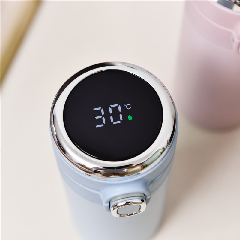 New double-layer vacuum bouncing lid stainless steel insulated cup, intelligent temperature display, pea cup temperature measurement business water cup Application Scenario