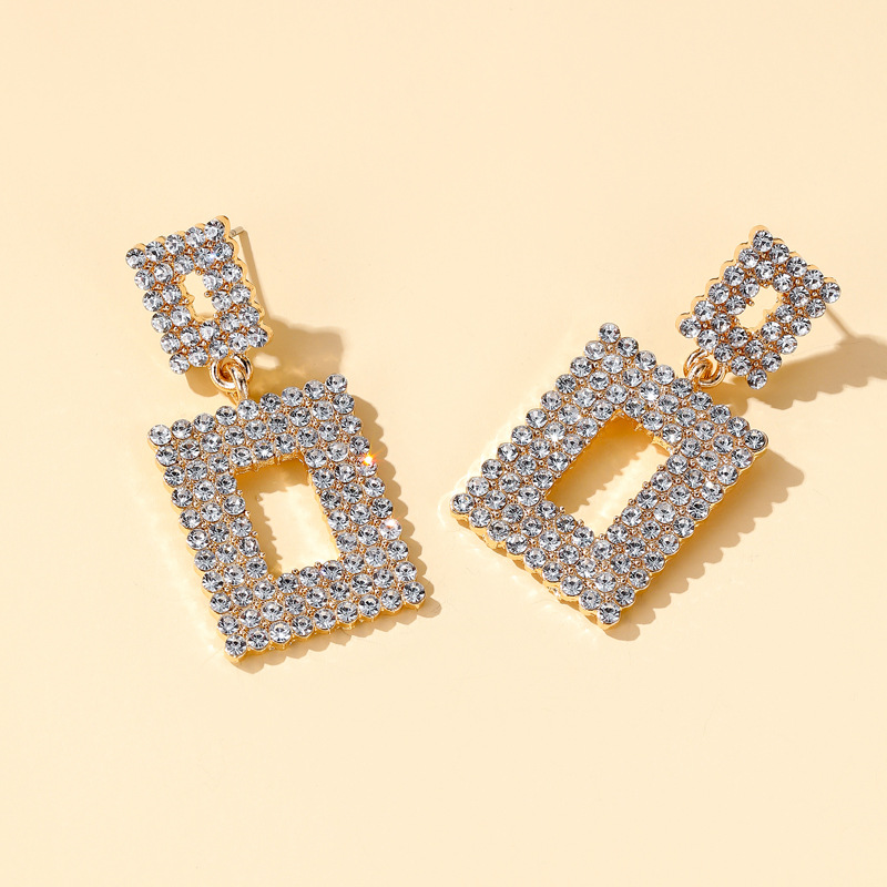 Cross-border best-selling earrings: Exaggerated long diamond geometric earrings, elegant socialite style, simple hollowed-out square earrings Application Scenario