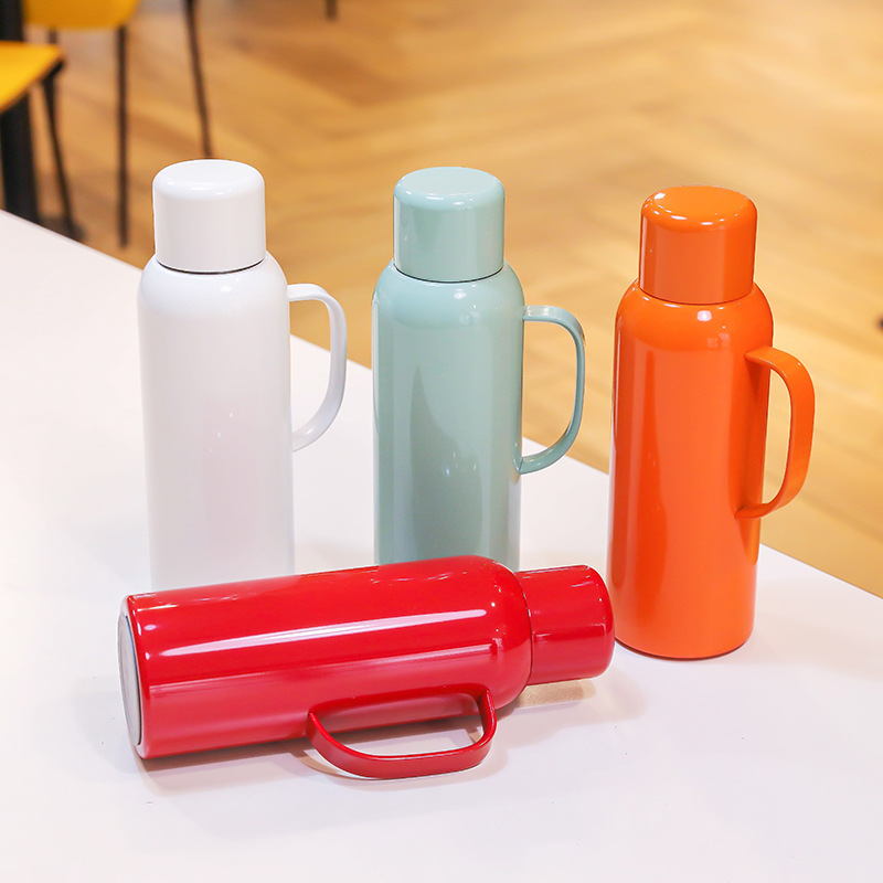 The new insulated cup and water bottle are cute and suitable for outdoor tea brewing. It features an intelligent temperature display and is made of stainless steel. It is also a portable tea brewing cup Application Scenario