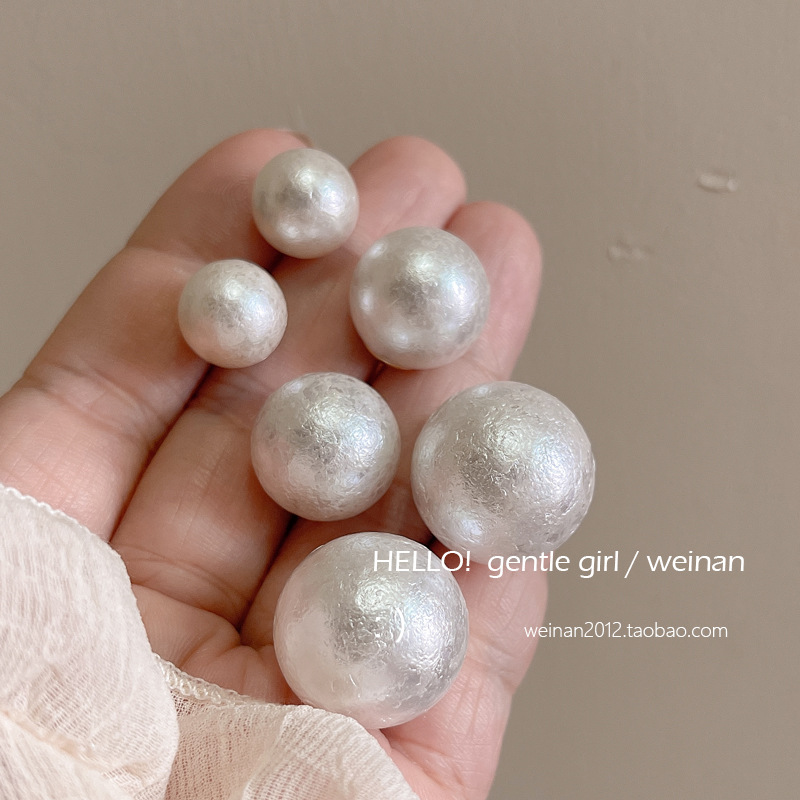 French cold light white cotton pearl earrings for women 2024 New style large pearl elegant pleated cream white earrings for women, exuding a sense of sophistication Application Scenario