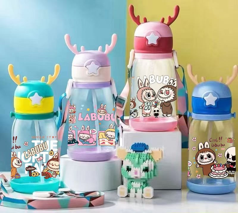 New summer popular cartoon water cup, children's large-capacity antler plastic cup, student outdoor straw cup Item Picture