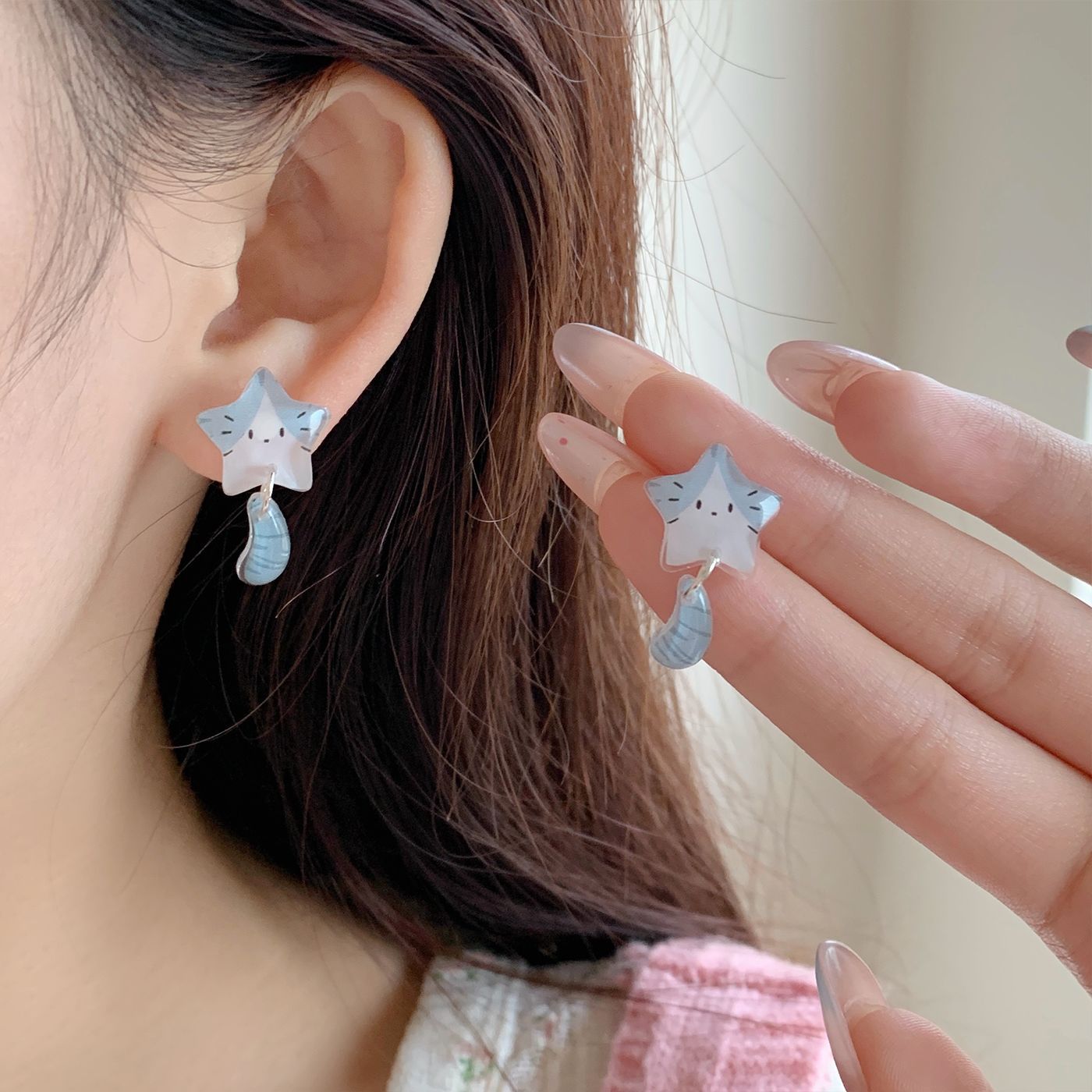 Summer resin Star Cat tail earrings for girls, silver needle, cartoon cute design, cartoon three-dimensional student earrings Specification drawing