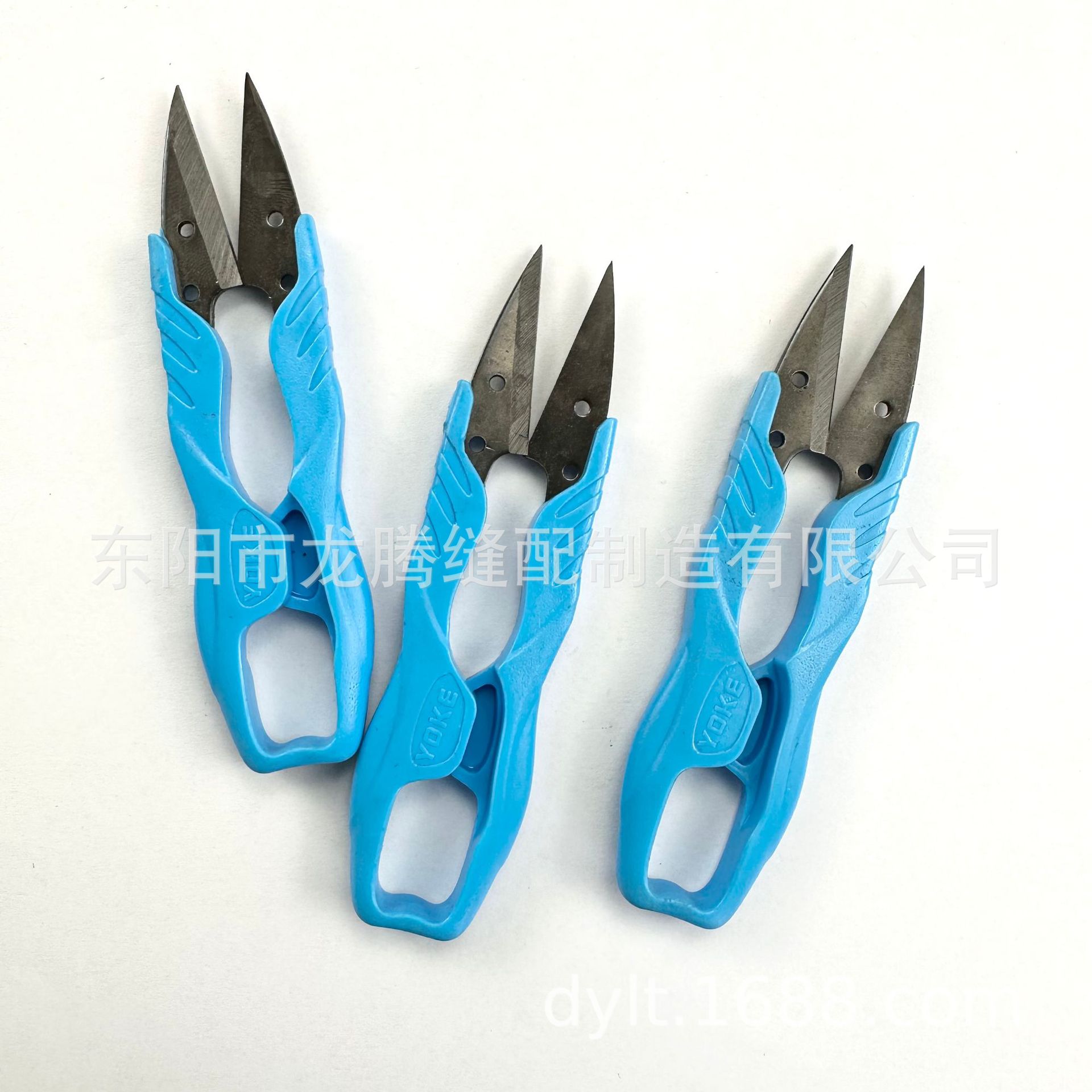 YOKE Blue small plastic-handled yarn scissors, practical U-shaped scissors for thread removal, small scissors for clothing with thread ends details Picture