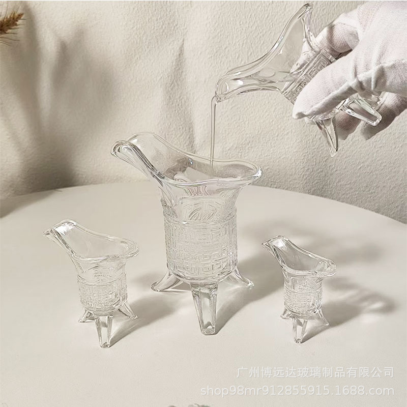 Antique-style emperor cup, white spirit cup, wine divider, glass small wine bottle, one-sip cup, goblet cup, personalized small wine glass, spirits cup details Picture