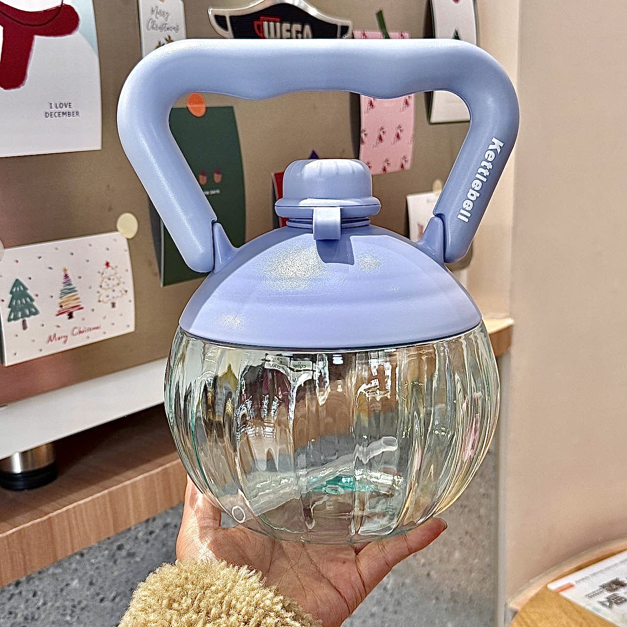 Summer's new creative dumbbell pot, fitness water bottle, portable handle, water-filled dumbbell plastic pot, arm training, full-body cup Specification drawing