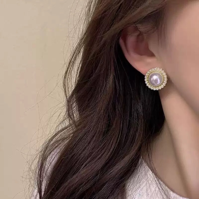 Light luxury full-diamond cat's eye stone earrings for women, 2025 new retro lady earrings, high-end and versatile pearl stud earrings details Picture