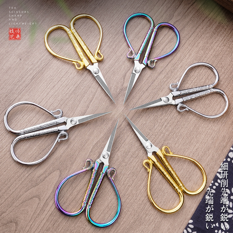 Stainless steel retro carved cloud pattern ancient-style scissors, Chinese retro flower style household straight-head scissors full figure