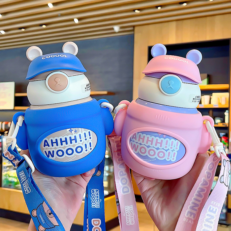 The cute dopamine bear insulated cup comes with an adjustable string for easy carrying. It features a silk-screened design and a silicone straw water cup Application Scenario