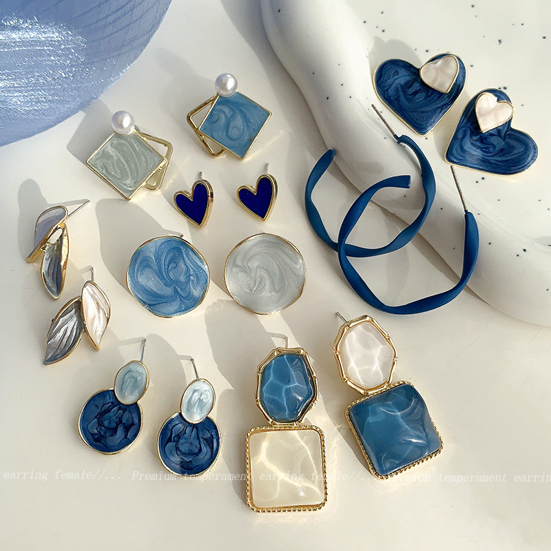 Fresh and elegant blue earrings for girls, high-end and stylish stud earrings, new trendy French exquisite and niche earrings in 2024 full figure