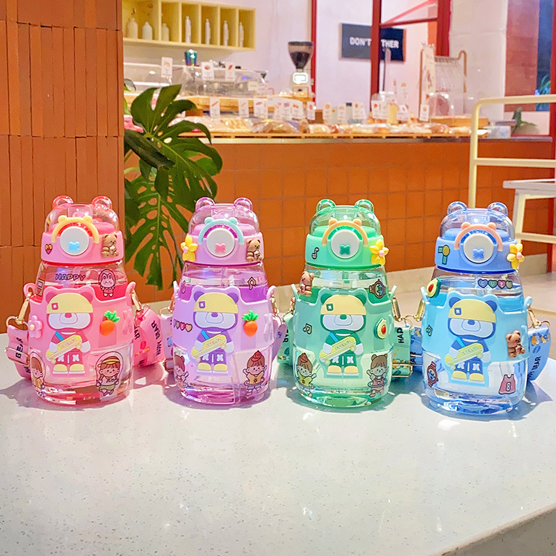 New cross-border large-capacity children's plastic cup, high appearance level water cup, girls' cartoon violent bear portable straw water cup full figure