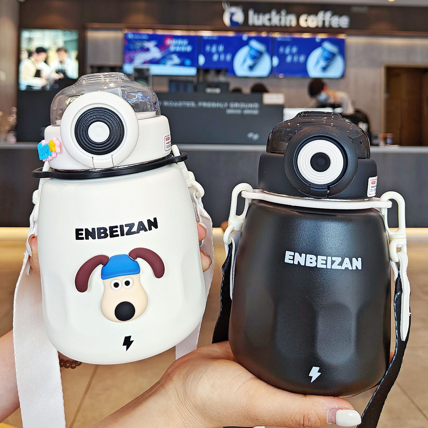 The new large-bellied insulated cup is simple, trendy and fashionable. The straw cup is portable and suitable for couples to give as a gift. It is a stainless steel water cup with a high appearance level full figure