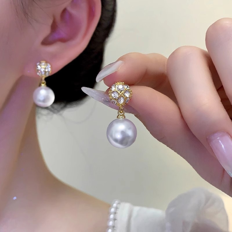 Cross-border bestseller high-end pearl earrings 2024 New niche design stud earrings, versatile earrings for women's charm Specification drawing