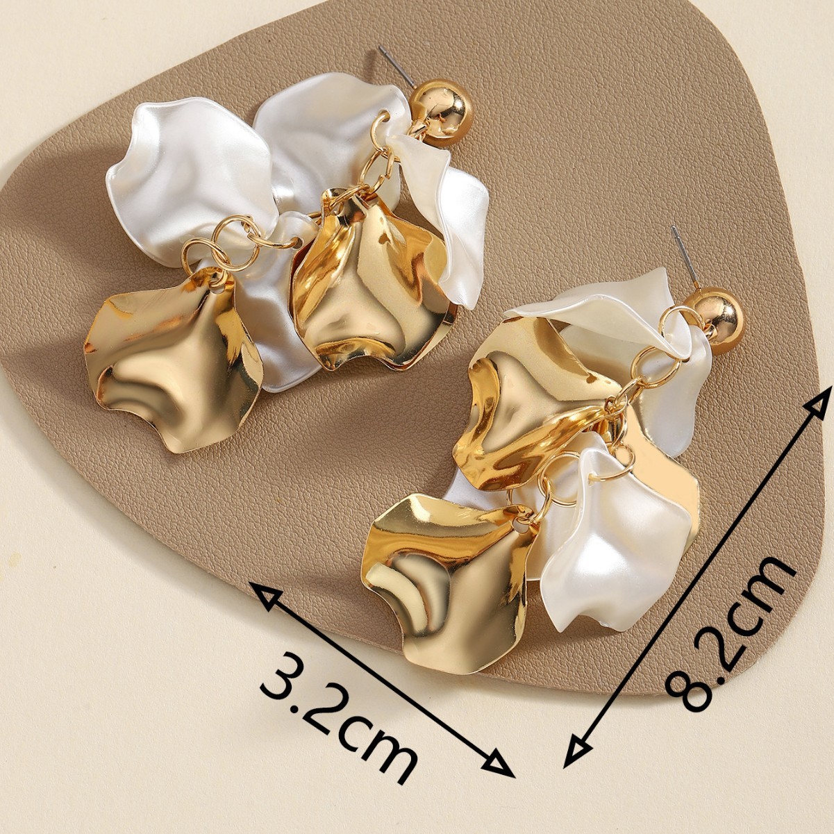 Wholesale of new European and American cross-border best-selling, personalized, fashionable, niche and elegant pendant earrings and pearl alloy women's stud earrings Specification drawing