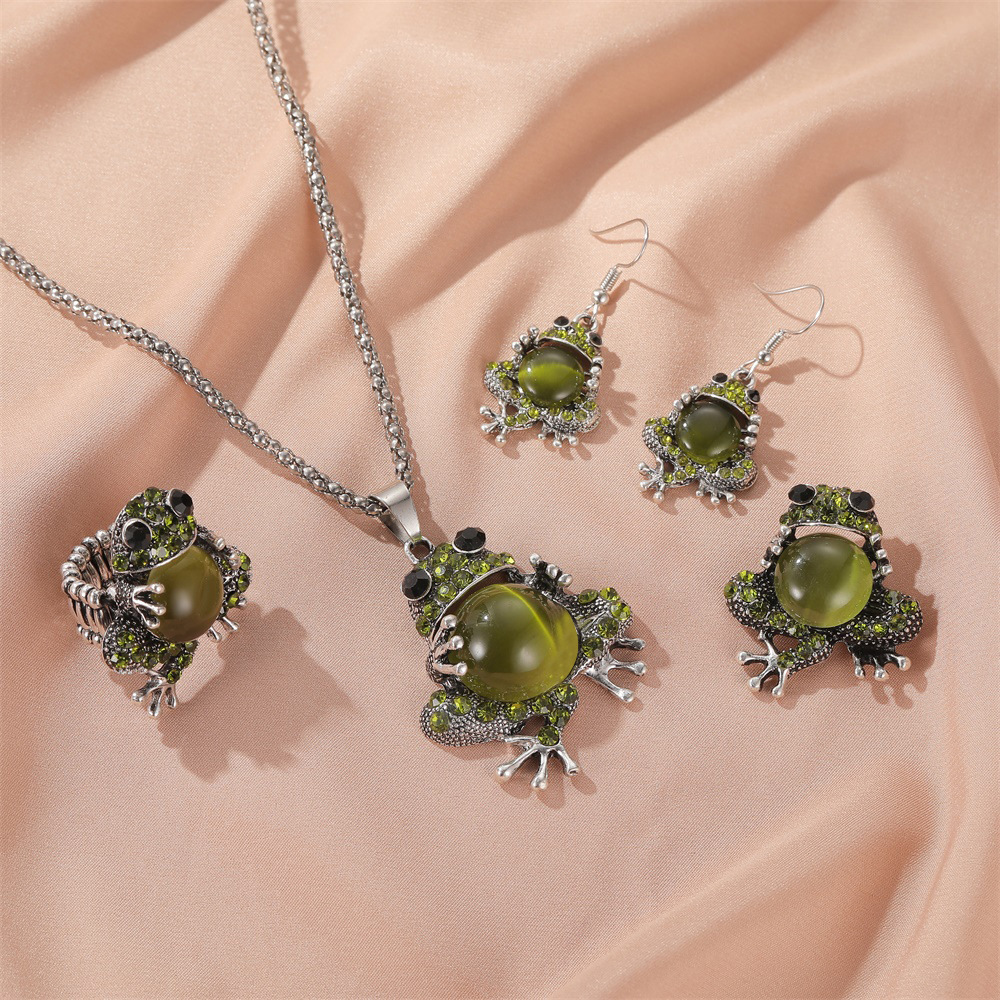 New cute and adorable pet jewelry: cat's eye stone cute frog earrings, elastic ring, exaggerated toad sweater chain Specification drawing