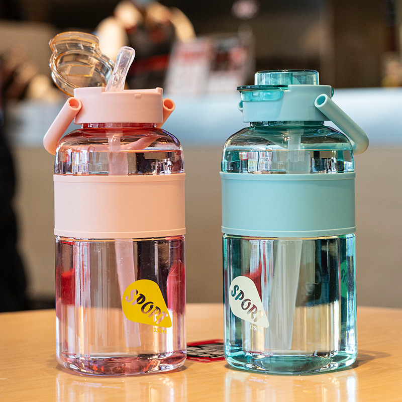 Summer large-capacity fitness plastic sports water bottle, outdoor portable straw cup, simple anti-scald silicone plastic cup details Picture