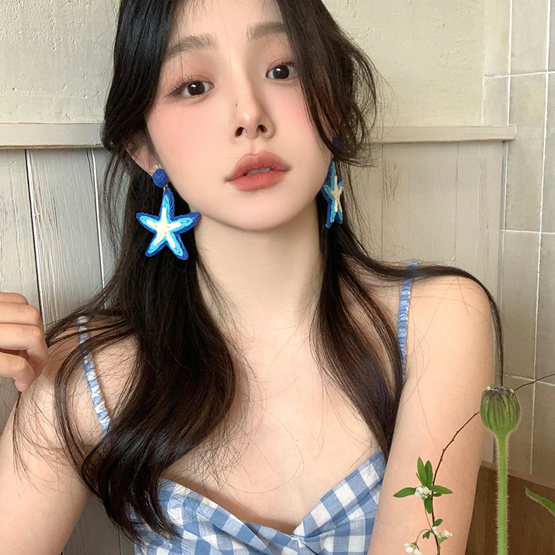 Spring and summer vacation style blue starfish earrings for women, light luxury, niche and high-end style earrings, elegant and grand stud earrings Application Scenario