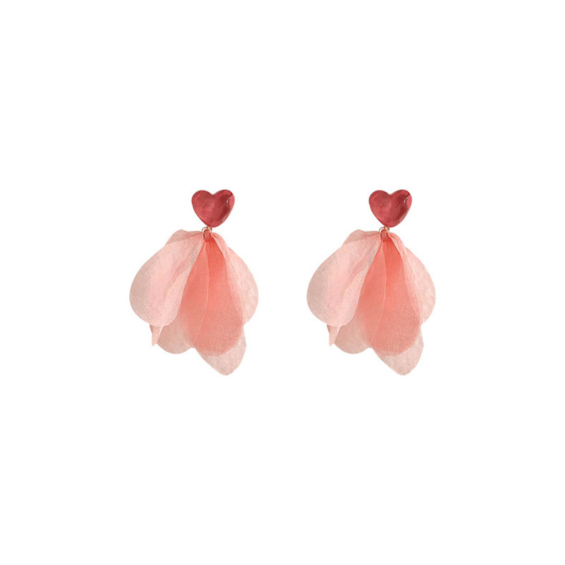 Super ethereal pink heart-shaped mesh earrings for girls' vacation, sweet wind and snow woven stud earrings, summer style and high-end earrings Item Picture