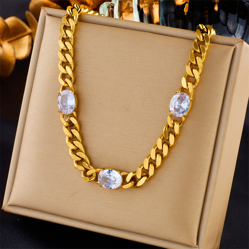 European and American cross-border fashion, simple and cold style, punk style, thick chain studded with diamonds, emeralds, titanium steel heavy metal necklace details Picture