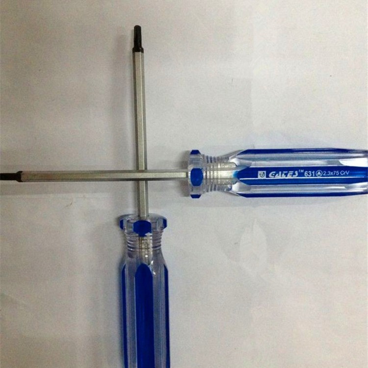 The manufacturer supplies a pair of flat-head triangular screwdrivers with magnetic blackening inserts details Picture
