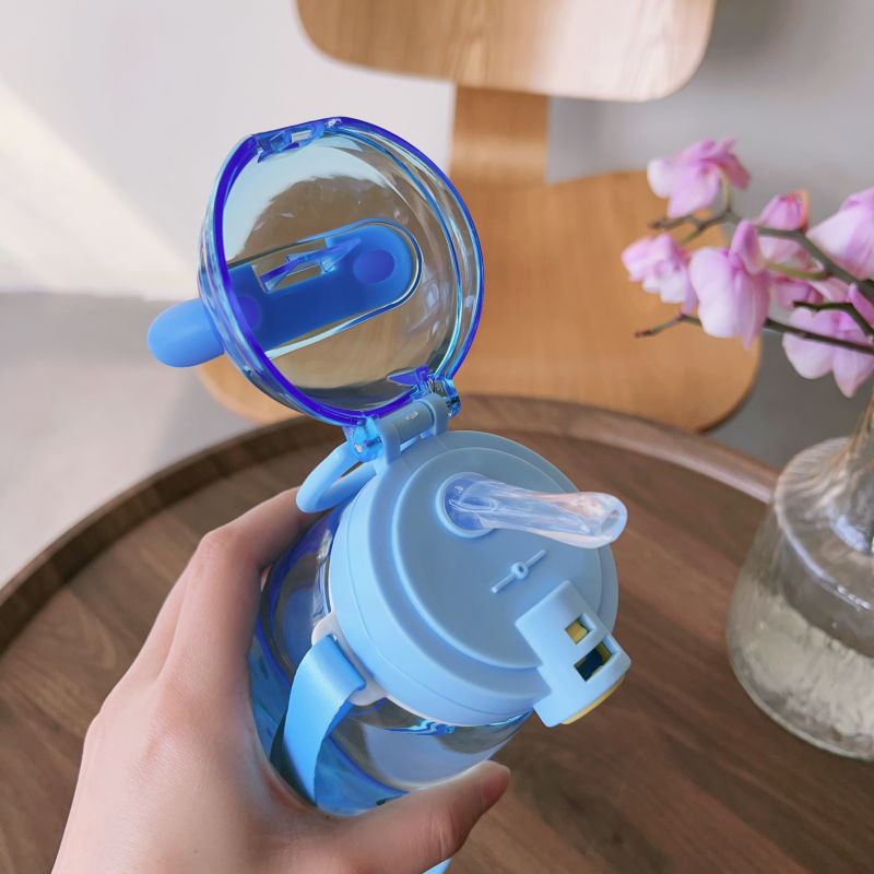 Children's water cup, straw cup, cute and super adorable. Summer creative cartoon portable carrying cup for primary school boys and girls to drink water Application Scenario