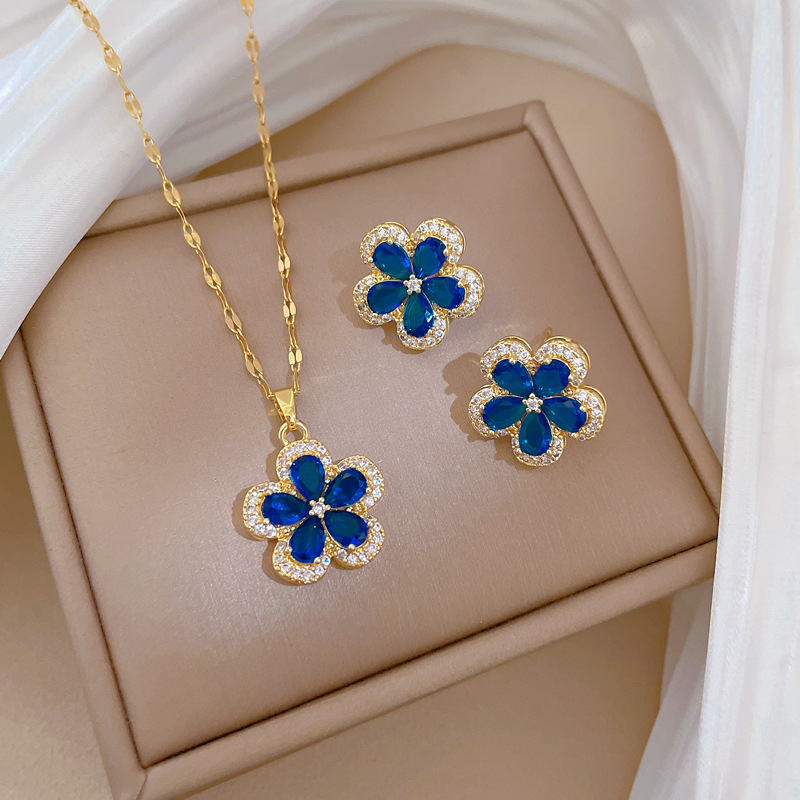 【 Titanium Steel 】 Five-leaf Flower Necklace Earring set, light luxury, micro-inlay, personalized and elegant banquet earrings and Necklaces combination Specification drawing