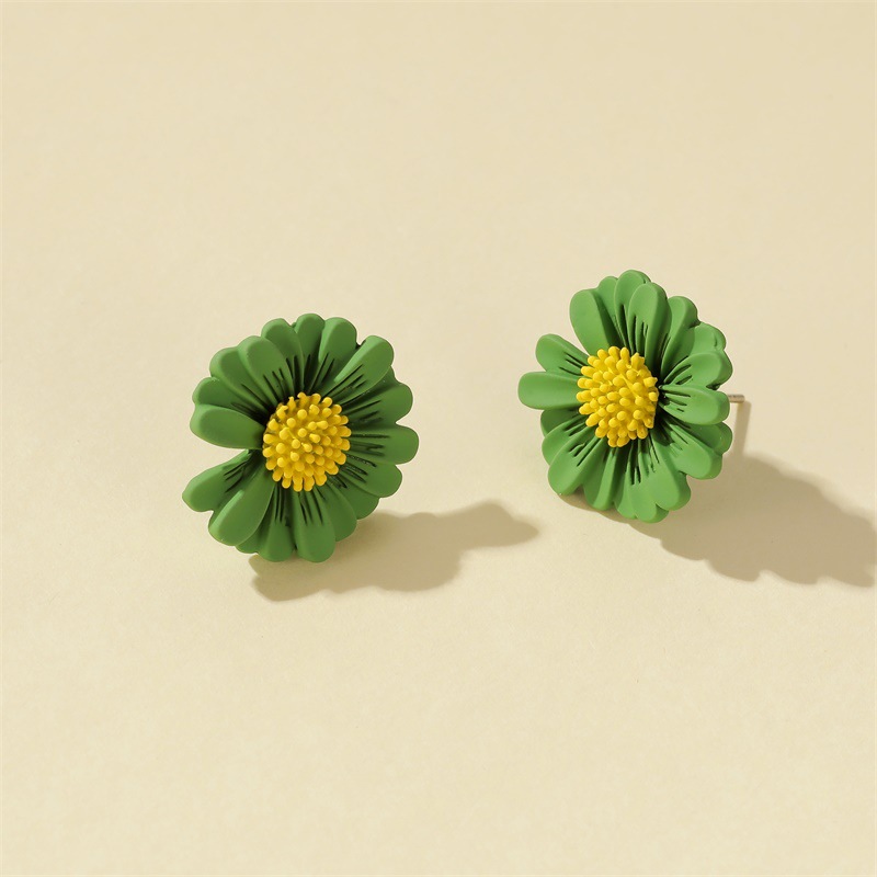 Korean fresh Daisy stud earrings, cross-border simple and colorful flower earrings, super fairy-like and exaggerated female petal spring and summer earrings Application Scenario