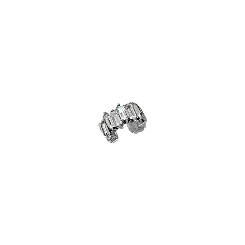 High-end, simple silver ear clips for women, no ear piercings, cold style, heart-shaped ear bone clip earrings, trendy and niche earrings for summer Item Picture