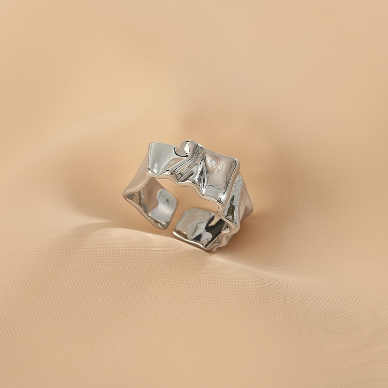 A unique and fashionable, versatile pleated heart-shaped zircon open ring for women's Instagram, with a cold and niche design for the index finger ring Item Picture