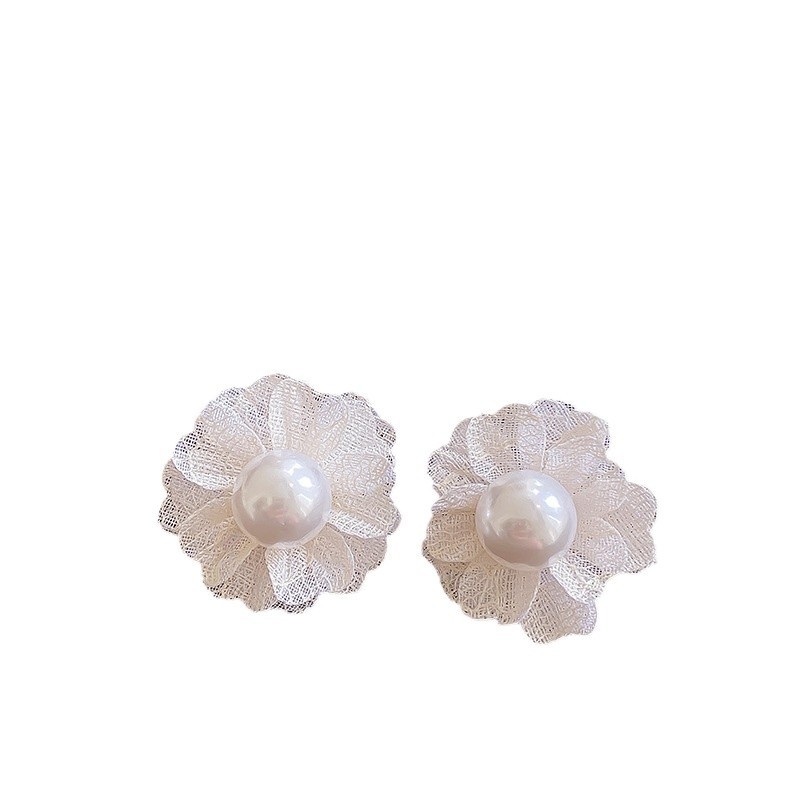 Super fairy-like white chiffon flower earrings for women, a new bestseller in 2025, high-end stud earrings with a seaside vacation style Item Picture