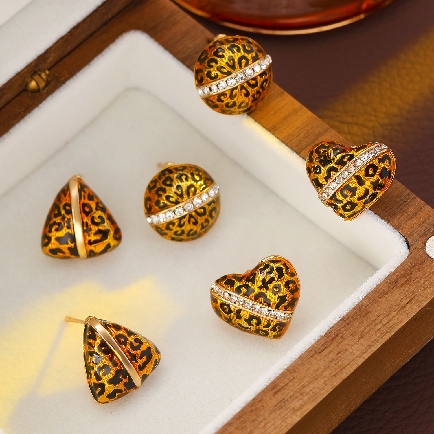 European and American cross-border leopard print geometric pattern spiral circle stud earrings are retro, exaggerated, individualistic and high-end earrings for women details Picture