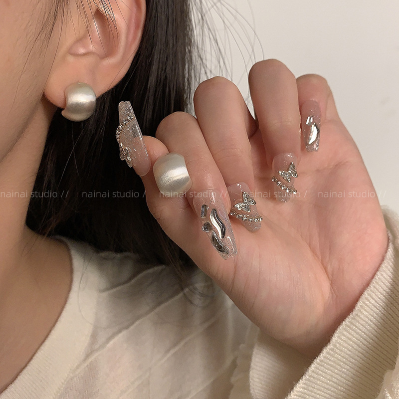 Brushed matte arc-shaped stud earrings for women, a light luxury frosted niche design earrings, a 2024 new bestseller earrings details Picture