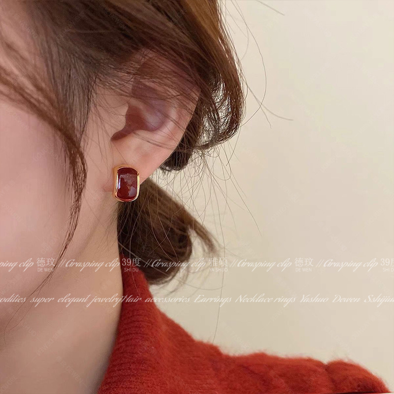 Wine red glazed earrings for women, elegant and high-end, heart-shaped stud earrings, exquisite and grand, light luxury earrings and earrings for autumn and winter Specification drawing