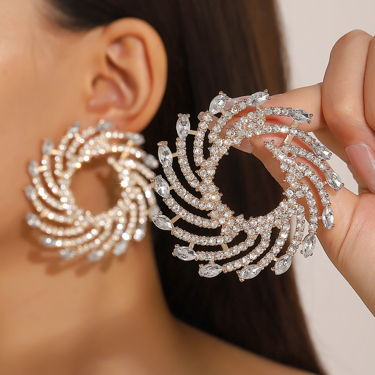 New European and American personalized earrings, horse eye zircon earrings, women's unique and elegant stud earrings, super flash zircon bridal earrings details Picture