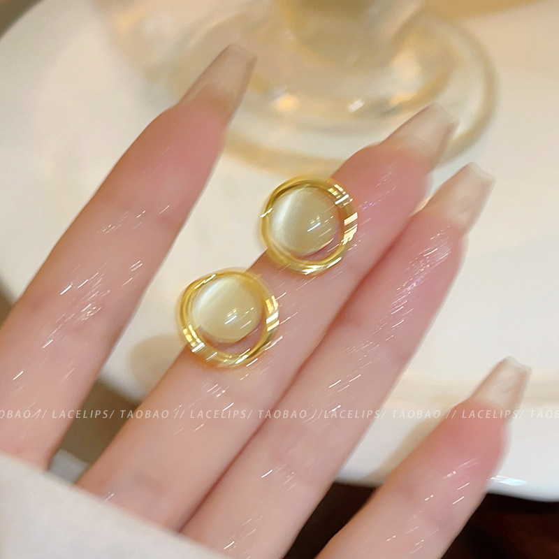 High-end cat's eye stone ear studs for women 2024 new bestseller, light luxury high-end earrings, stylish and niche design earrings Specification drawing