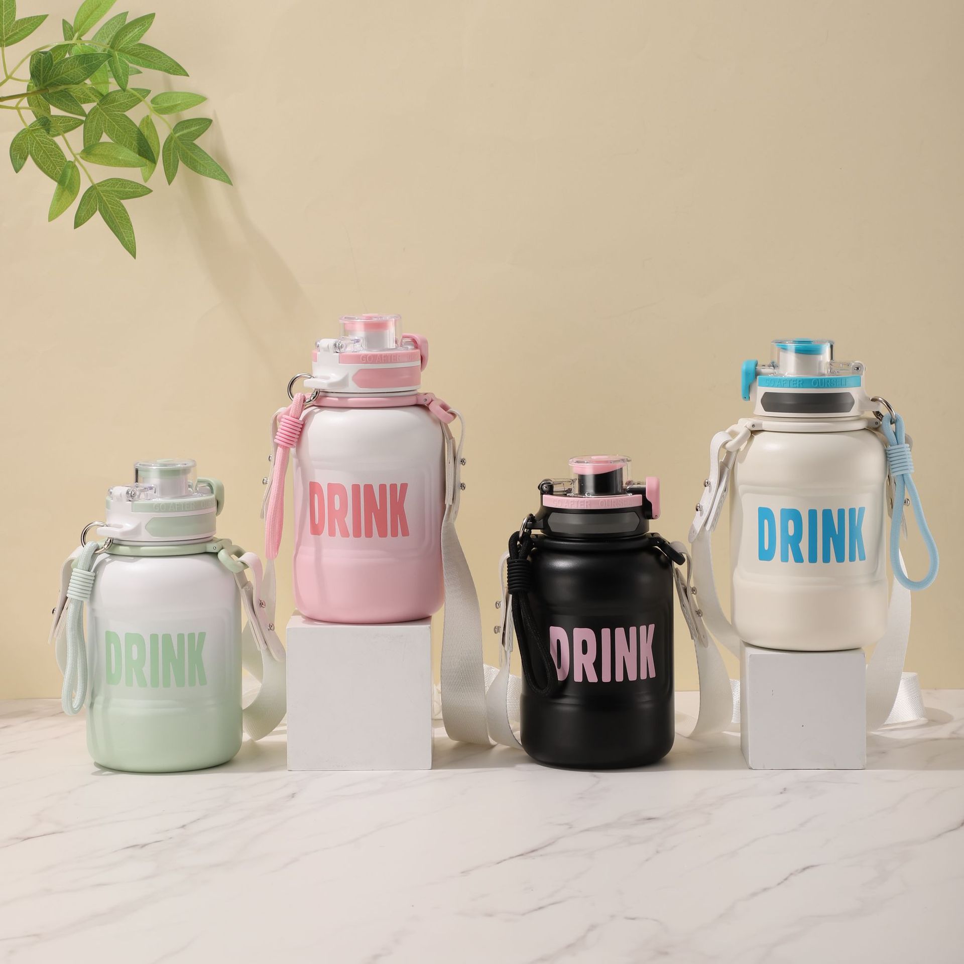 Cartoon children's insulated kettle, 316 stainless steel insulated cup, shoulder strap, bouncing cup, lock, large-bellied cup, large-capacity water cup full figure