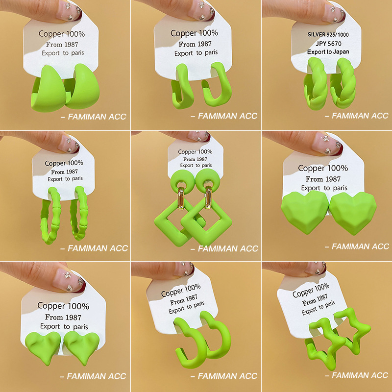 Sweet and elegant green earrings for women in 2025, simple and niche ear studs, light luxury and high-end ear rings and earrings full figure