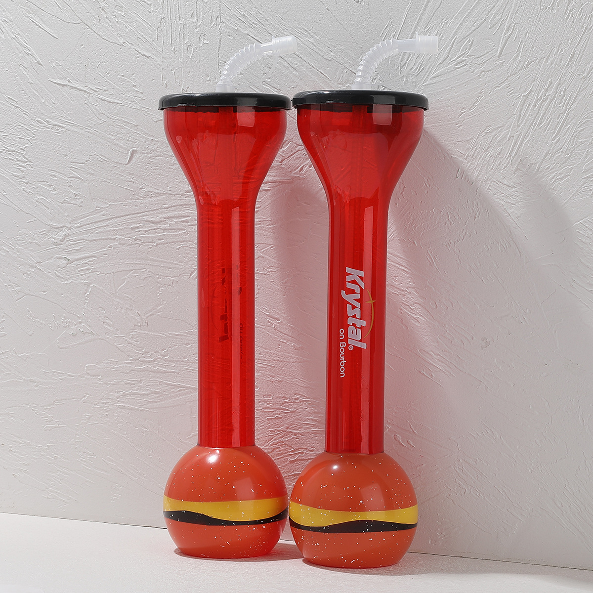 The manufacturer is selling the latest dumbbell hamburger cups, creative and irregular-shaped cups, milk tea, juice and beverage straw cups for wholesale full figure