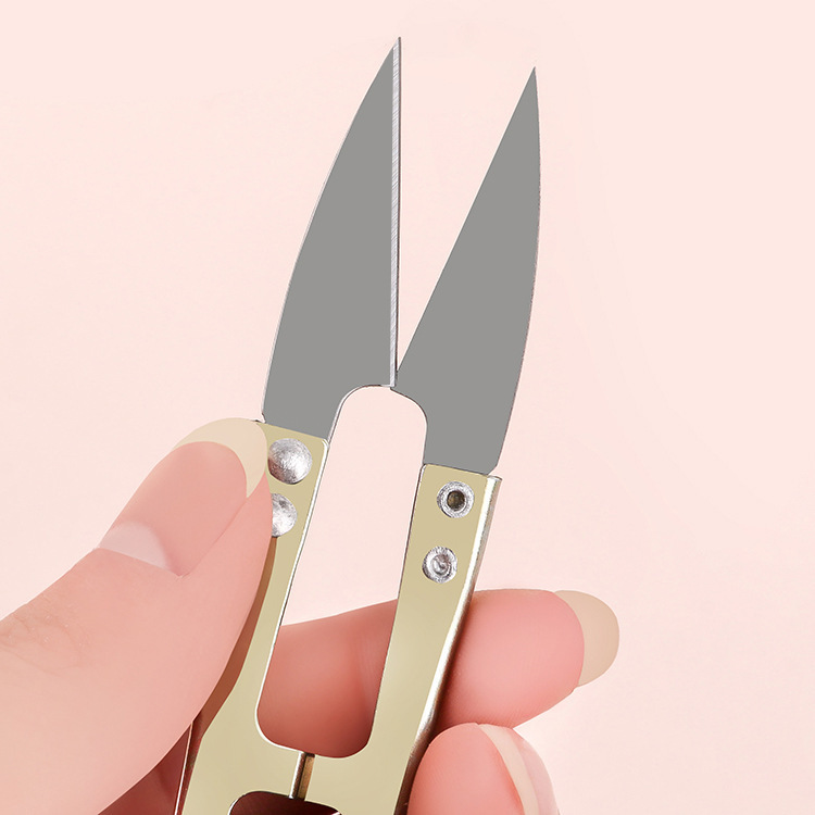 Household daily U-shaped spring yarn scissors, large cross-stitch clothing thread end cutting and sewing scissors, colorful ironwork small scissors Application Scenario