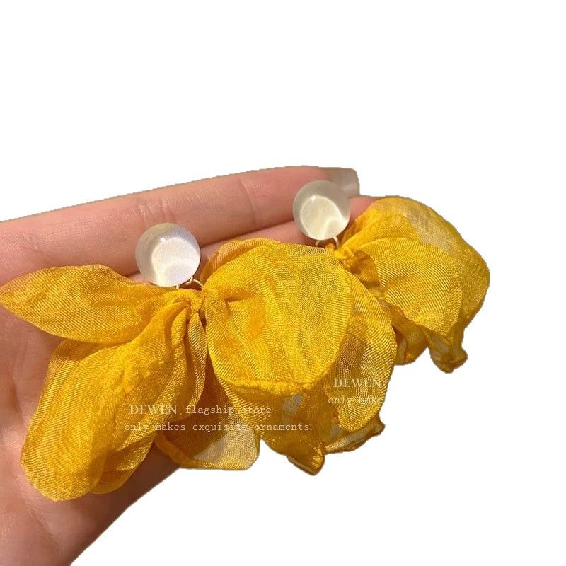 Super fairy yellow mesh earrings, women's vacation wind and snow woven sweet stud earrings, atmosphere, seaside high-end style, elegant earrings Item Picture