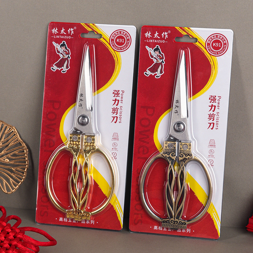Lin Taizuo brand's ultra-high-end customized hard card kitchen scissors, powerful multi-functional chicken bone scissors, and household scissors Application Scenario