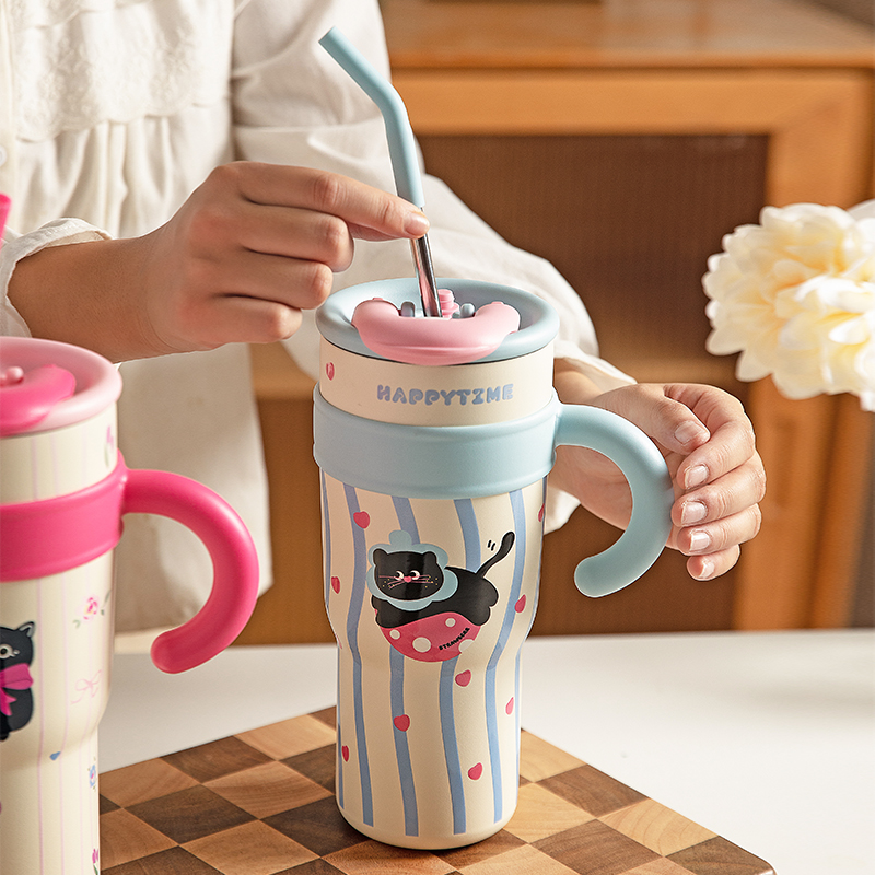 Outdoor car dual-drinking car cup, cooling giant insulated cup, large-capacity straw water cup, travel cup, ice king cup Application Scenario