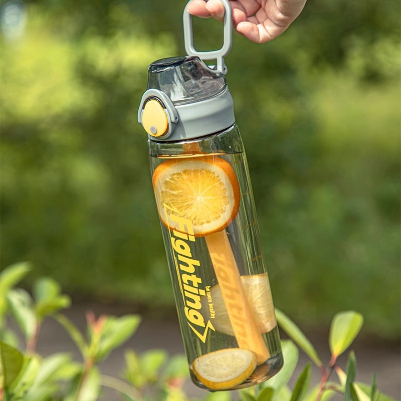 Water cup for girls, high appearance level in summer, plastic cup for men, portable for students and adults, casual cup for sports, anti-drop and heat-resistant Application Scenario