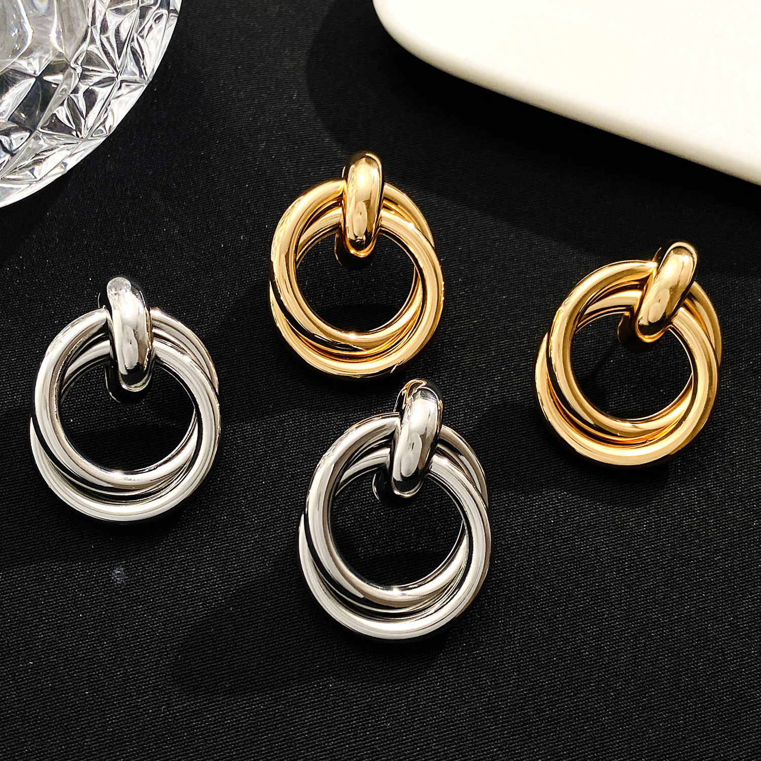 Cross-border new exaggerated geometric earrings, women's ins style, European and American alloy wound twist stud earrings, retro ring earrings Specification drawing