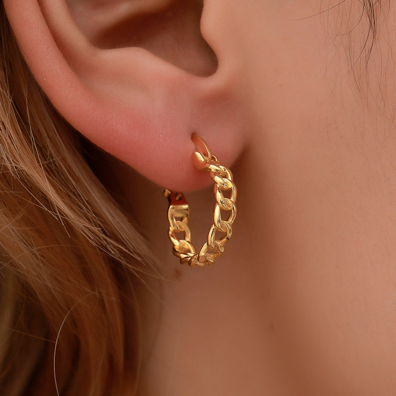 New cross-border earrings: Cold style, simple hollowed-out geometric earrings, short irregular chain stud earrings for women full figure