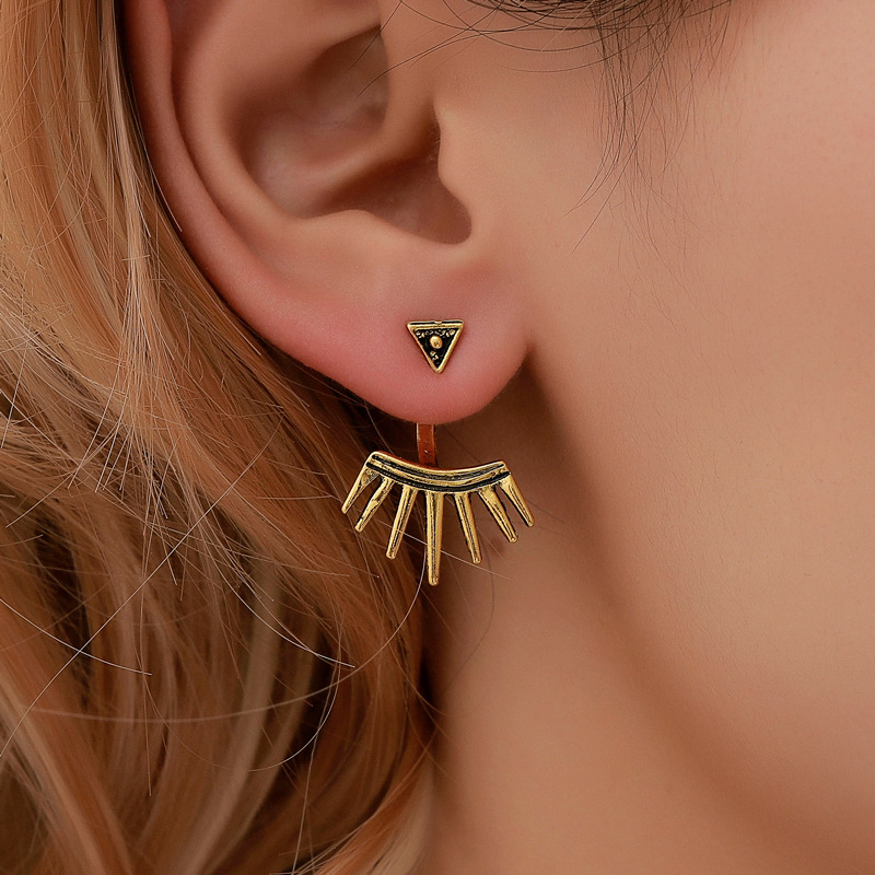 New punk-style pointed cone retro stud earrings, women's rear-hanging triangular earrings, wholesale from the manufacturer full figure